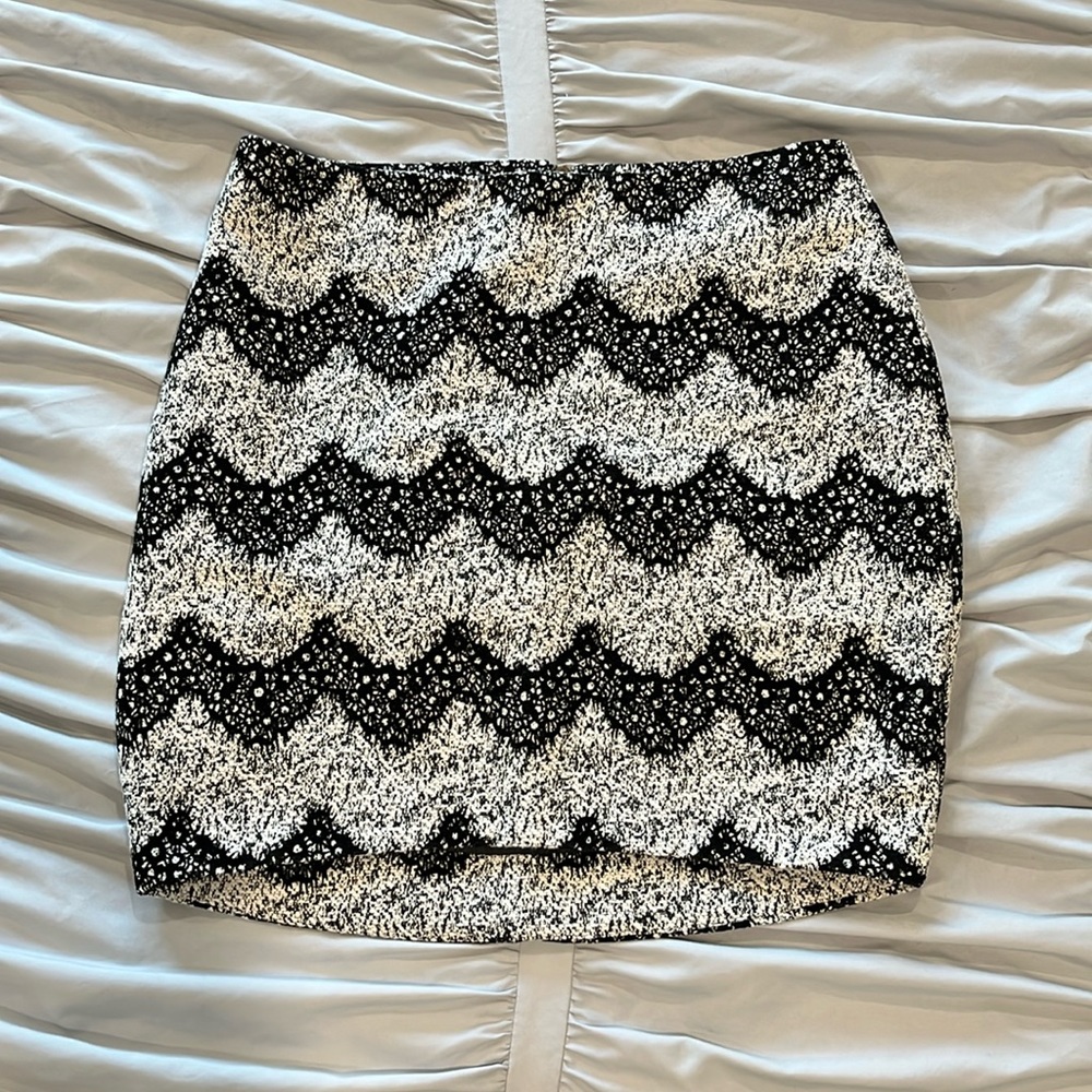 Hommage from Los Angeles Black & White Chevron Skirt